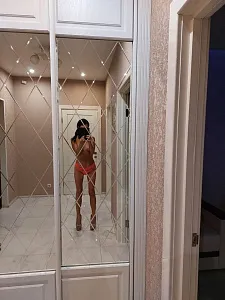 Алиса — фото и список услуг