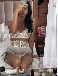 Брюнетки, Очень горячая Диля - фото и отзывы